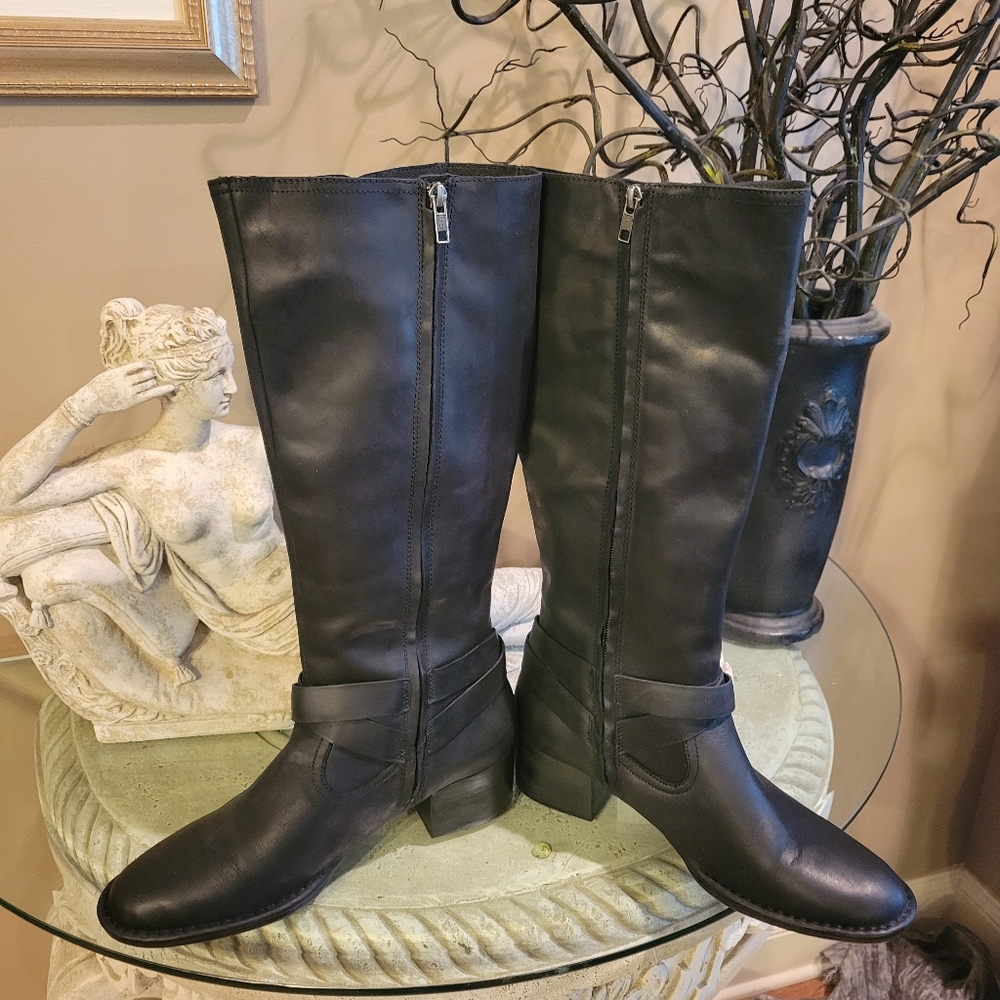 Ugg Bandera Leather Knee High Boots in Black.  UGG SN 1095056. #485 - Picture 13 of 16